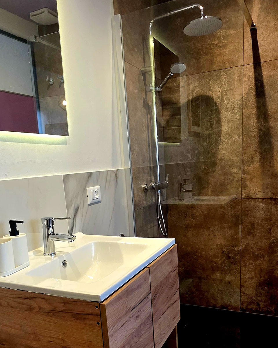 6af141c5-340f-44e2-8907-47ff48827508